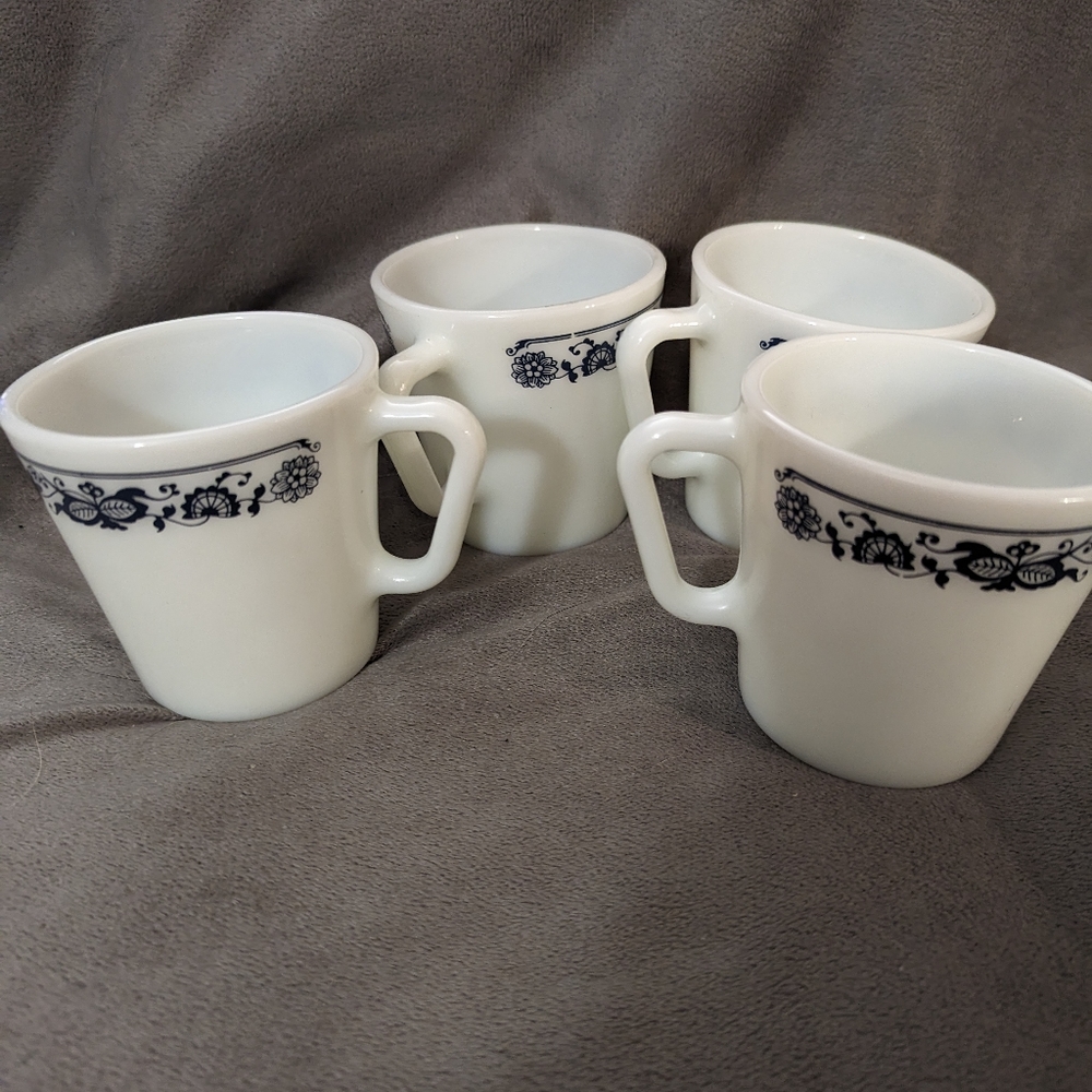 4 Vintage Pyrex Old Town Blue Onion Coffee Mugs / 4 Pyrex Coffee Mugs